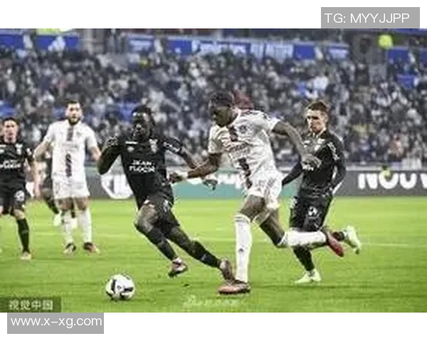 欧联杯精彩对决里昂大胜那不勒斯乌龙球成比赛转折点战术分析